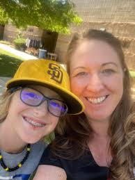 Laurie Munn's Instagram, Twitter & Facebook