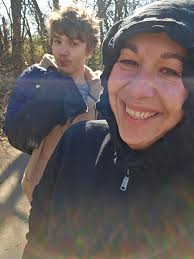 Hello! Single momma here in central iowa looking for friends or my end goal  a long term relationship. I'm 26, a bit of a bigger woman but lots of love  to give.