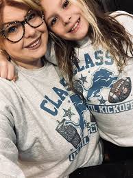 Would someone kindly place the baby with the great grandparents?