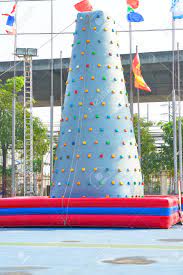 Vous y trouverez des jeux pour enfants, des poupées et plus encore à bon prix. Escalade Grand Air En Plastique A L Interieur Du Jouet Pour L Escalade A L Exterieur Banque D Images Et Photos Libres De Droits Image 96608287