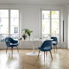 Saarinen Oval Dining Table In 2020 Oval Table Dining Saarinen Oval Dining Table Saarinen Dining Table