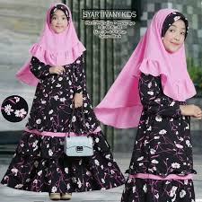 Berikut ini adalah beberapa inspirasi model busana muslim untuk anak perempuan terbaru 2019 yang bisa anda pilih sebagai bahan referensi nantinya saat membeli busana muslim untuk putri anda. Busana Muslim Anak Perempuan Ivany