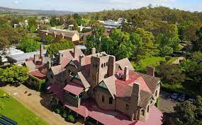 Une life, armidale, new south wales. Une Pulls In The Visitors And Income For Armidale University Of New England Une