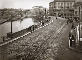 Giro in barca sui navigli di milano (grande e pavese) e passaggio nella darsena appena ristrutturata e riaperta al pubblico. La Darsena Di Milano Com Era La Vita Intorno Ai Navigli Milano Al Quadrato Milano Al Quadrato