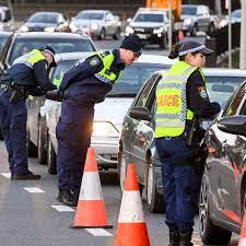 Many commuters and workers in the city continue to wear masks as covid restrictions are eased in melbourne. Coronavirus Australia Hours Long Queues As More Than 50 000 Cross Nsw Victoria Border After Closure Victoria The Guardian