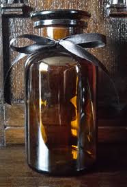 The lid of the apothecary jars makes the glass jars airtight. Amber Glass Apothecary Jar 500ml Monster Mash Teas