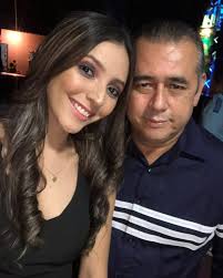 Si me preguntan cual es mi súper héroe favorito sin dudarlo y sin pensarlo  2 veces diría que es mi papá, hombre que sabe lo que es trabajar y luchar  incansablemente por