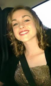 Elizabeth Topliff's Instagram, Twitter & Facebook