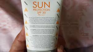 Emina sun protection ini tak terkecuali. Review Emina Sun Protection Spf 30 Sunscreen Yang Ringan Dan Melembapkan Bukareview