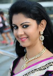 Beauty Galore HD : Kamna Jethmalani Beautiful In South Indian Saree and  Getup HD Photos