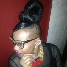 매직 존슨과 그의 아름다운 아내 쿠키는 올해 결혼 33주년을 축하했습니다. 떨어뜨려 ♥️