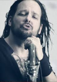 Jonathan Davis (I) (18 de Janeiro de 1971)