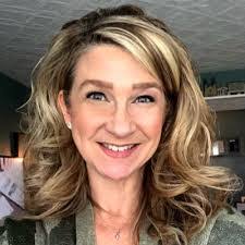 Heidi Bowling's Instagram, Twitter & Facebook