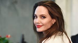 Harvey weinstein wordt geconfronteerd met onoverkomelijke bergen. Harvey Weinstein Wife Georgina Chapman Leaves Accused Producer Bbc News