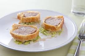 Recette De Filet Mignon En Croute Feuilletee Fondue De Poireaux Facile Et Rapide Recette Recette Filet Mignon Filet Mignon En Croute Filet Mignon