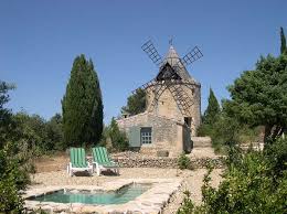 Vivre Dans Un Moulin A Vent Provencal Du Xviiie Siecle Le Groupe Vip