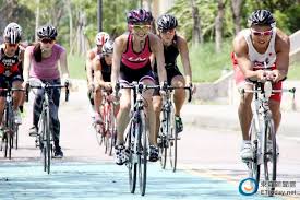 但现在的侯怡君表示，「还能听到妈妈骂人，也是很幸福的事情。 」 这样的照顾压力，看护得有过人耐心，并非人人受得了。 所以，五年内看护辞的辞、跑的跑，换过七、八个人。 几次录影或工作途中接到爸爸电话. ä¾¯æ€¡å›è¿·ä¸Šéµäººä¸‰é …æ„å¤–å¾—çŸ¥è‡ªå·±æœ‰ä¿„ç¾…æ–¯è¡€çµ± Ettodayæ˜Ÿå…‰é›² Ettodayæ–°èžé›²