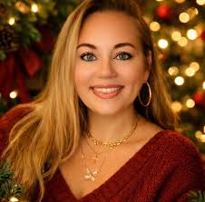 These cookies pretty much sum up my personality 😂😅👌 a lil hood, a lil  razzle dazzle, lil extra & a lil sweet 😂 love cookie decorating ❤️