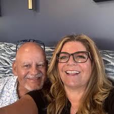 Who are good hair stylists and family photographers in Surprise, AZ?