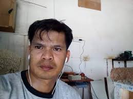 Hello po! Looking for gumagawa nung glass display (yung may books) sa left  side ng picture. PM or comment down below lang po. Thank you!