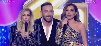 Ποζάρει με μπικίνι, χωρίς ρετούς και «κόβει» την ανάσα στα 52 της. J2us Telikos Oi Megaloi Nikhtes Tromero Show Apo Bissh Bandh