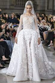 Den klassischen new look von christian dior entdecken wir in diesem brautkleid des französischen designers aus den 1950er jahren. 20 Haute Couture Fall Winter 2016 2017 Wedding Dresses Weddingomania Wedding Dress Couture Couture Wedding Gowns Couture Wedding