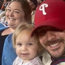 Justin Finger's Instagram, Twitter & Facebook