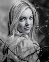 I feel like this will be one of a billion sneak peeks I do of Harlie's  senior portrait session. Senior sessions are one of my favorite things to  shoot, and Harlie is