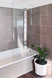 Beispiele Von Echtglas Duschtrennwande In Badezimmer Kgs Badewanne Glaswand Badezimmer Duschbadewanne