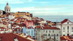 La proximité du portugal avec la france permet de garder contact avec sa famille et ses proches. Immobilier Impots Demarches Tout Ce Que Vous Devez Savoir Avant De Vous Installer Au Portugal L Express Votre Argent