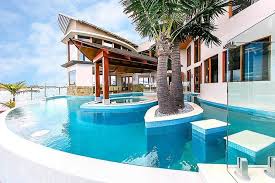 Tropical hikkaduwa is close to sri silakkanda buddhist center and turtle beach. Luxury Central Beach House With Tropical Accents