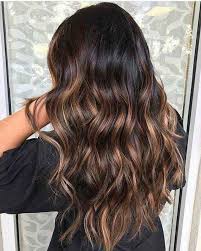 Con il castano scuro meglio non stravolgere troppo il colore naturale e dare un leggero riflesso più chiaro, se invece il castano è medio allora si possono scegliere sfumature più calde, orientate verso il mogano o il biondo scuro. Capelli Matrimonio Degrade O Colpi Di Sole Prima Delle Nozze Forum Matrimonio Com