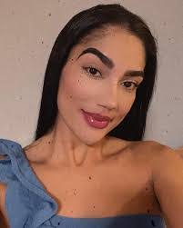 Vanesa Roque's Instagram, Twitter & Facebook