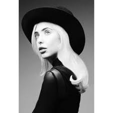 Fotoshooting In Munchen Fotograf Ammy Berent Fotostudio All Eyes On You Frau Black An White Schwarz Weiss B W Woman Portrait Sh Fotostudio Fotograf Frau