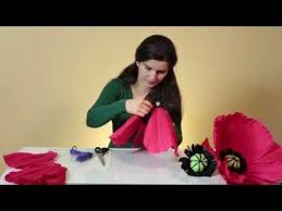 как сделать розу из гофрированной бумаги мастер класс видео Cvety Iz Bumagi Delaem Maki Youtube Paper Flowers Craft Paper Flowers Diy Paper Flower Patterns