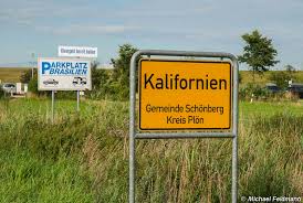 Hinter dem deich befinden sich zwei wohnmobilstellplätze, parkplätze und zwei kioske mit sanitären anlagen. Brasilien An Der Ostsee
