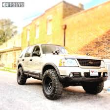 Ford Explorer Off Road Tires With 2003 Pro Comp Series 52 Btf Fabrication Leveling Kit And 44724 11 Black Aggressiv Ford Explorer Lifted Ford Explorer Ford Suv