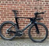 An affordable disc brake TT frame and with advanced aerobars ...