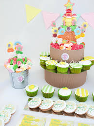 Hay muchísimas ideas creativas en internet pero en cuanto he visto que podía hacer yo misma una candy bar, me he vuelto loca de alegría. Mesa Dulce De Chuches Y Reposteria Sweet Design Comunion