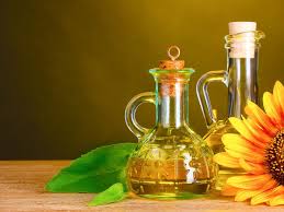 Uleiul de floarea soarelui presat la rece are o culoare galben aurie, are un gust placut, , vascozitate si aroma aparte, specifica semintelor de floarea soarelui. Ulei De Floarea Soarelui Ulei Viu