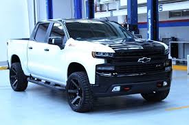 This Silverado Looks Very Very Angry But Also Really Good Chevrolettoro Put Some 22x10 4p60s On Classic Cars Trucks Chevy Chevy Trucks Chevy Pickup Trucks