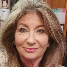 Heather Berntsen's Instagram, Twitter & Facebook