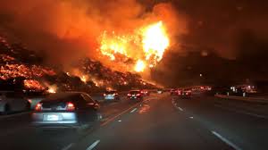 LA fire looming over the 405 Freeway ...