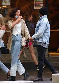 Let's work together to help. Vanessa Valladares And Zac Efron Out For Dinner In Sydney 01 09 2021 Hawtcelebs
