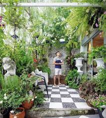 Teras di depan rumah bisa anda sulap menjadi taman mungil yang sederhana. 12 Contoh Desain Taman Minimalis Yang Bisa Kamu Tiru Di Lahan Sempit Rumah123 Com