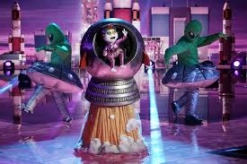 A commercial break during wednesday's finale teased four of the season 3 disguises: Masked Singer Recap Baby Alien Eliminated Revealed To Be Nfl Quarterback Ew Com