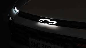 Novo Chevrolet Sonic 2027 estreará uma nova gravatinha preta no Brasil