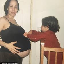 When you are pregnant with 6 babies, your belly grows very fast. Dinner Time Octomoms House Is Meat Free Zone Veggie Taco Express Digest