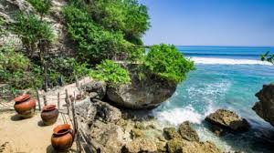 The beaches are either dirty and deserted or packed like the one in kuta. The Impossible Beach House In Uluwatu Bali 4 Bedrooms Best Price Reviews