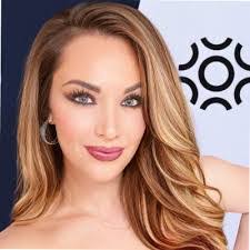 Hilary Stowell's Instagram, Twitter & Facebook